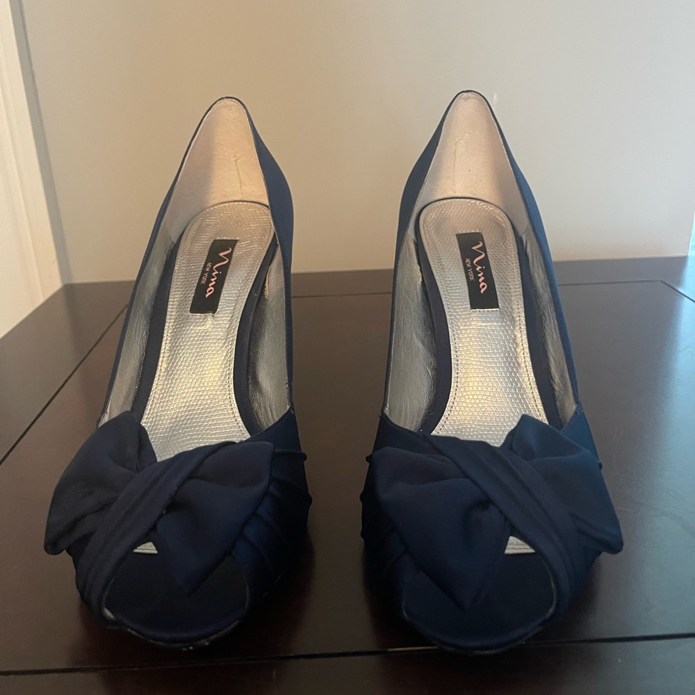 Navy evening shoe